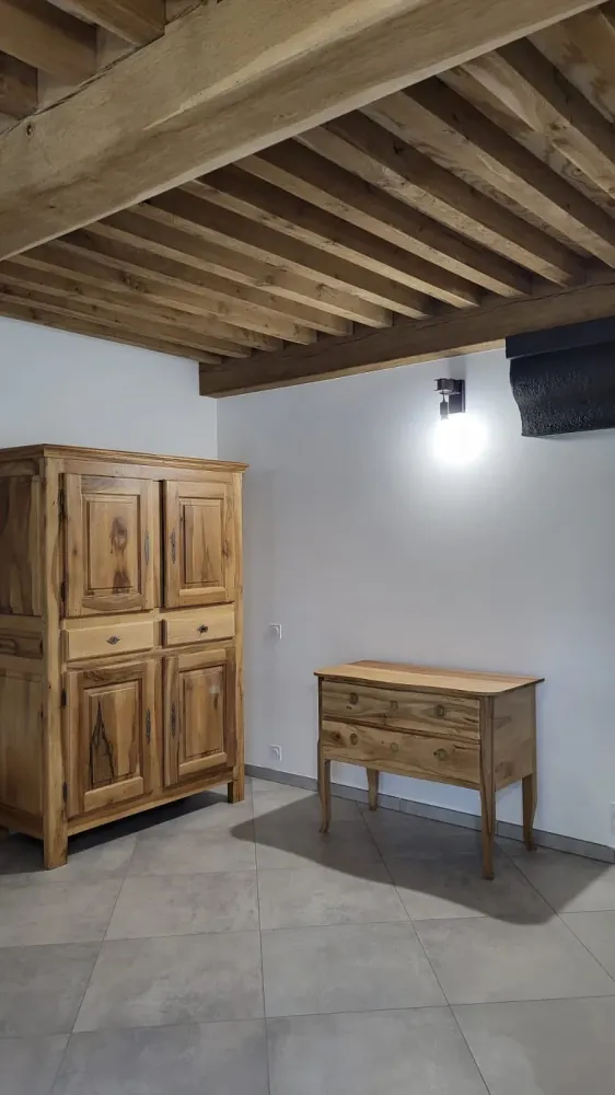 Restauration meuble à Villieu-Loyes-Mollon